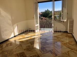 Appartamento 70mq luminosissimo ben esposto balconi ascensore € 155.000