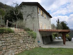 Collina di Ne, 9 km o 20 minuti da Lavagna/Chiavari casa indipendente circondata da bosco ed uliveto
