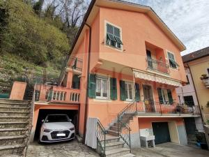 A 8 km da Lavagna Casa indipendente possibile bifamiliare box giardino € 305.000,00