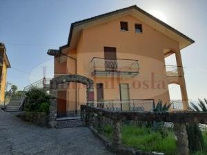 San Colombano Certenoli porzione abitativa in casa trifamiliare €150.000
