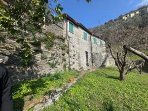 Rustico ex mulino in pietra restaurato  euro 120.000 possibiita acquisto con cava 