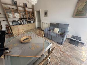 Cavi Arenelle 90 mq ordinatissimo con box piano alto ascensore balconata